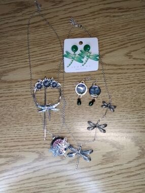 NWOT 5PC Silvertone Dragonfly Bundle Necklace Locket Earrings Sunflower Hair Pin